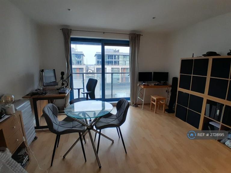 1 bedroom flat in Westgate Apartments, London, E16 (1 bed) (#2728195)