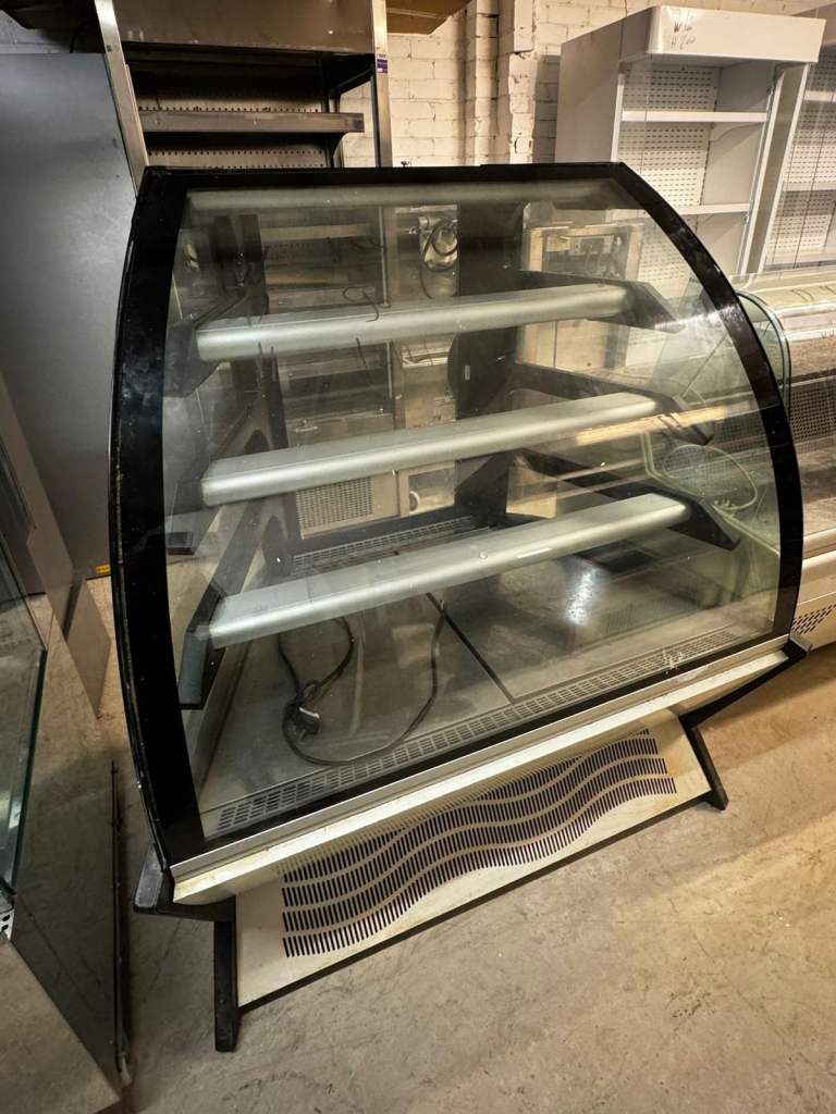 Curved & Straight Display Fridges for Cafes and Bakeries