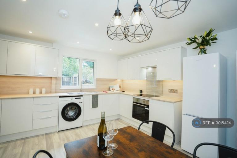 1 bedroom in Chiltern Gardens, Dawley, Telford, TF4 (#3015424)