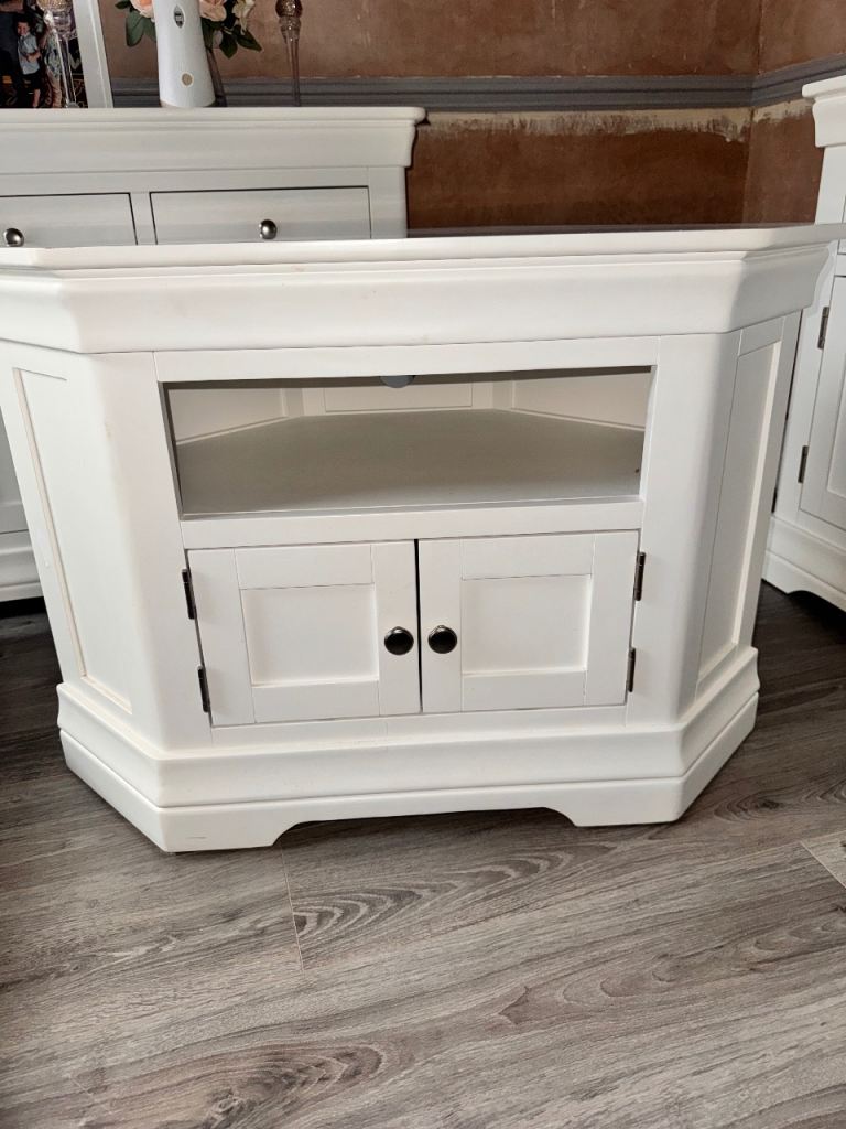 White tv unit immaculate condition 