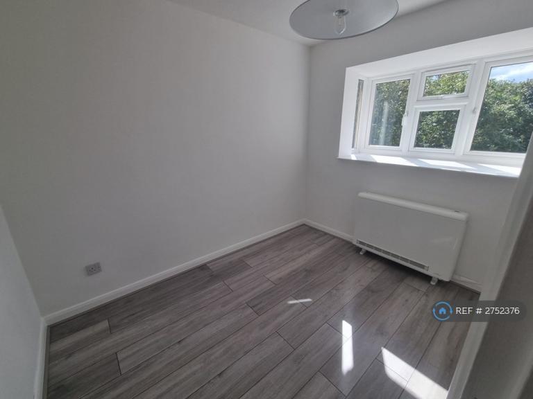 1 bedroom flat in Redmayne Drive, Chelmsford, CM2 (1 bed) (#2752376)