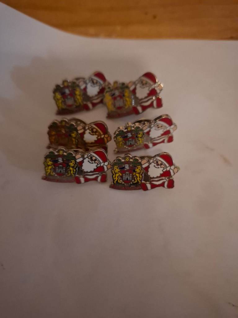 6 santa wigan  warriors  Christmas  badges