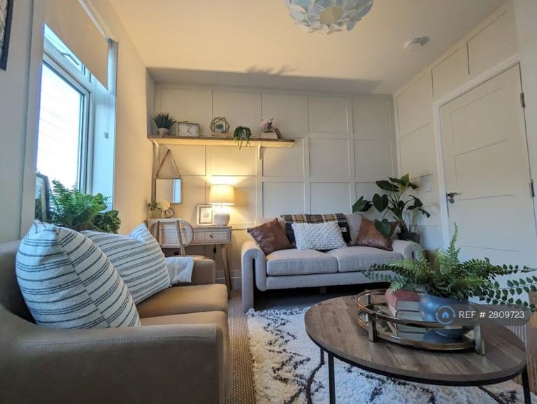 1 bedroom in Northampton, Northampton, NN5 (#2809723)