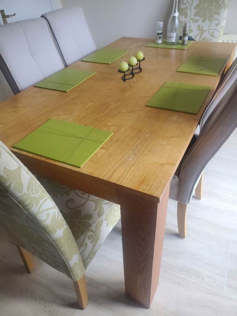 Pine effect table and 6 chairs – Good Condition