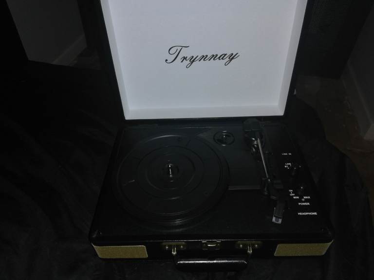 Trynnay Portable Record Player – Black, Good Condition