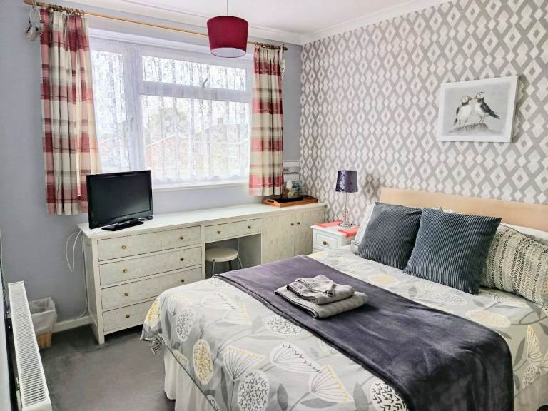 🏡 DOUBLE ROOM TO RENT ...LU3 3QW... 🏡 all bills included.. ready to move in today .. PARKING
