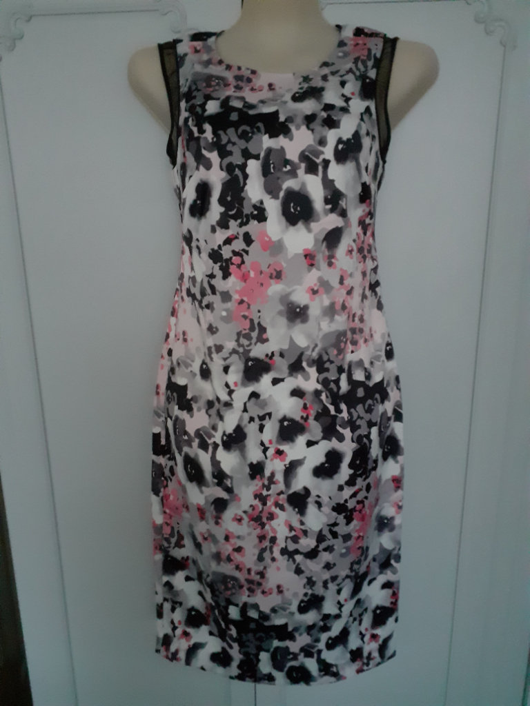 NEVER WORN DRESS - SIZE 8