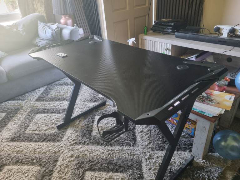 Gaming desk with LEDs 