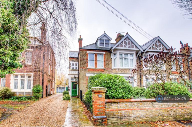 1 bedroom in St Vincents Road, Westcliff-On-Sea, SS0 (#3041971)