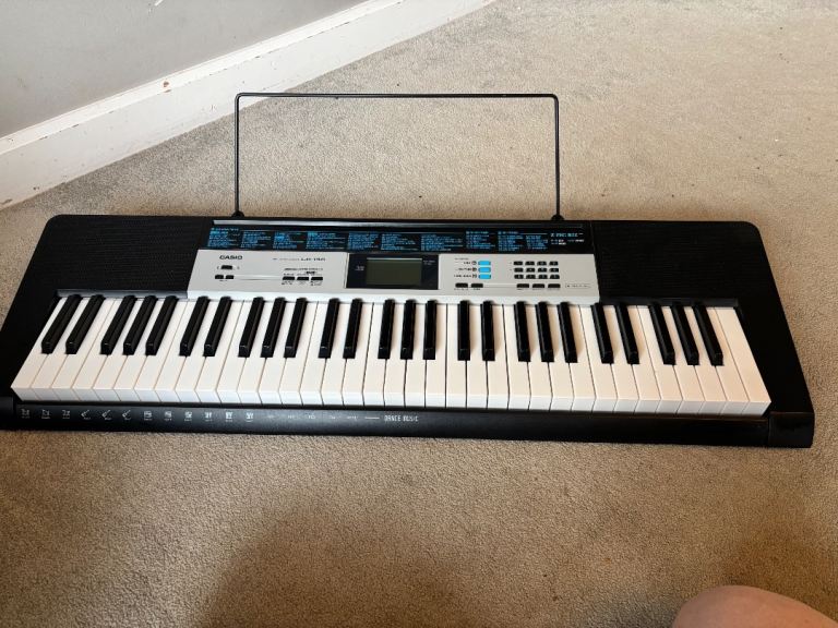 Casio LK-136 Electronic Keyboard