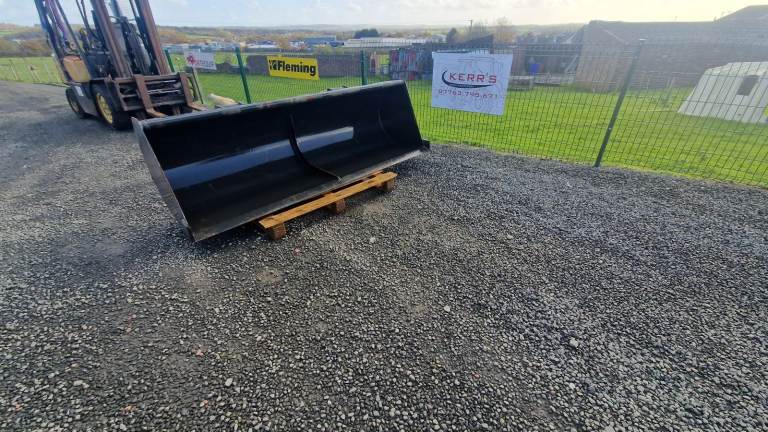 Tractor front loader mx 7ft heavy duty bucket Chilton brackets shop soiled 