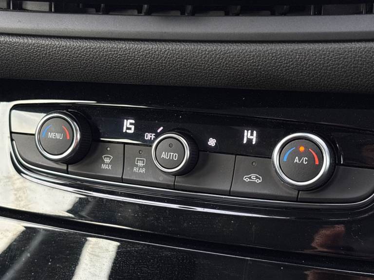  Vauxhall Grandland 1.2 Turbo Design Suv 5dr Petrol Manual Euro 6 s/s 130 Ps