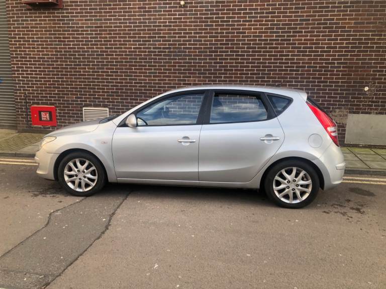 HYUNDAI i30 1.6 PETROL. MANUAL. 5 DOORS. 76000 MILES. SERVICE HISTORY. 9 MONTHS MOT