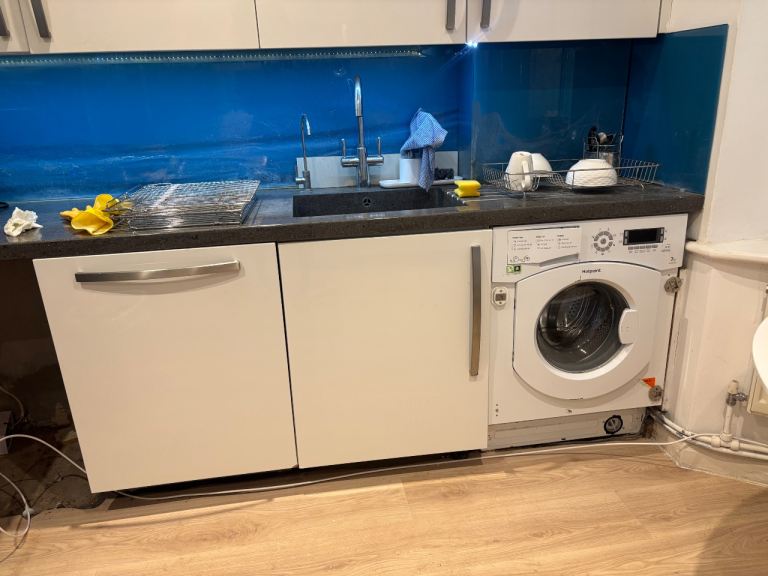 Hotpoint Washing Machine – White, Good Condition