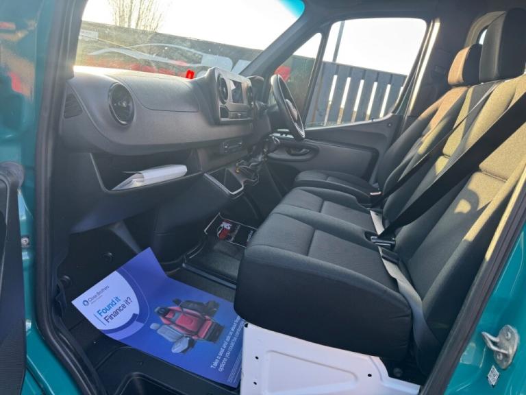  Mercedes-Benz Sprinter SPRINTER 2.1L 314CDI 3.5t H2 L2 RWD WINDOW COMBI CREW