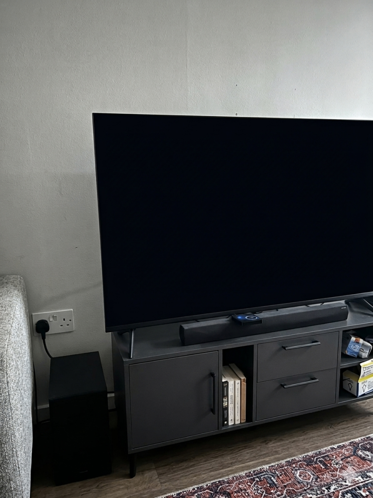 Samsung tv with sound bar 