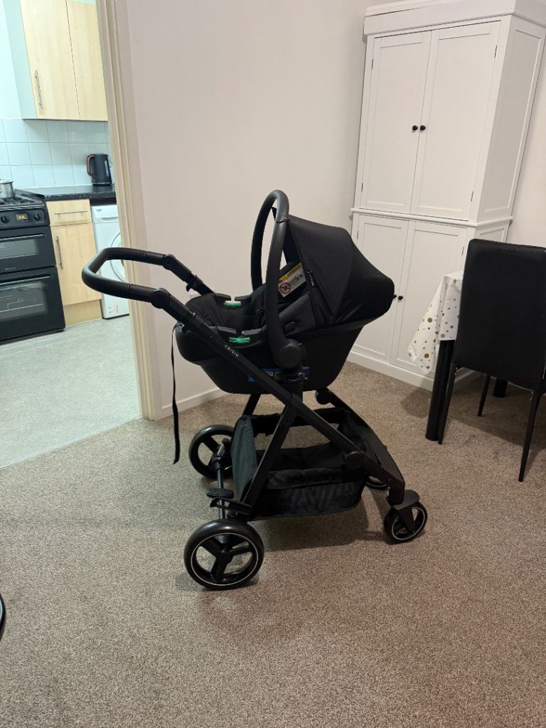 3 in 1 Buggy including a *CAR SEAT* and a rain cover