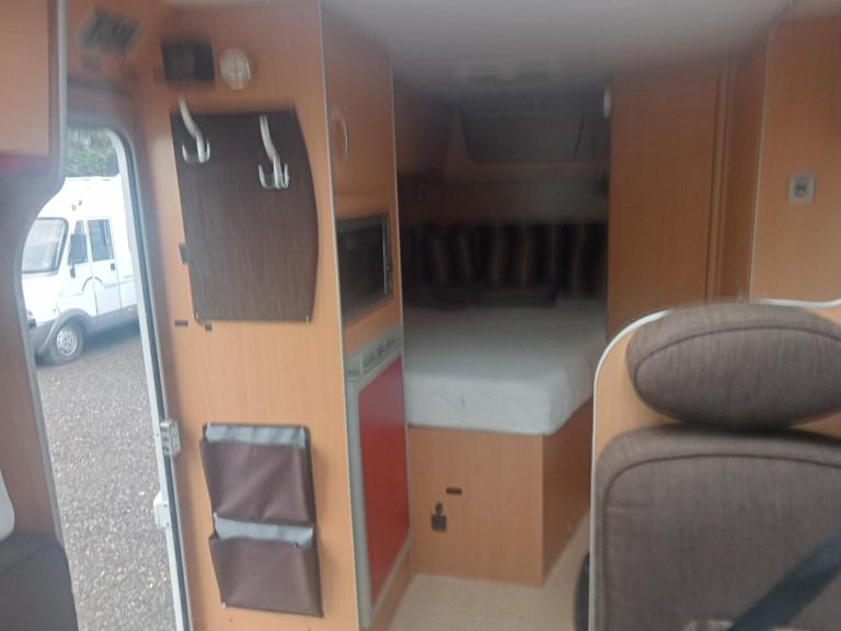 A CLASS PILOTE MOOVEO 6 BERTH 08 PLATE 
