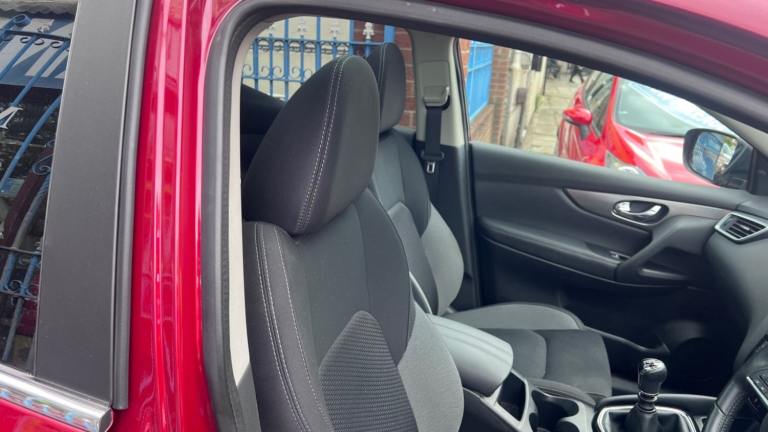 Nissan qashqai N1.5 dCi 115 N-Connecta 5dr 2 owners full Nissan history stunning