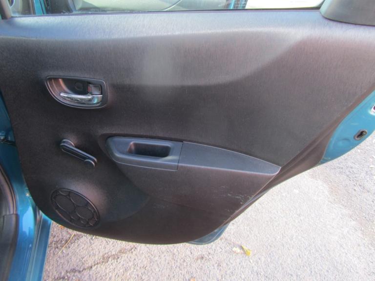 TOYOTA YARIS 1.3 Dual VVT-i TR 2012