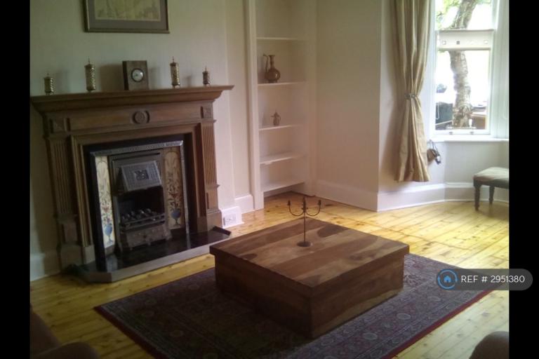 3 bedroom flat in Morningside Park, Edinburgh, EH10 (3 bed) (#2951380)