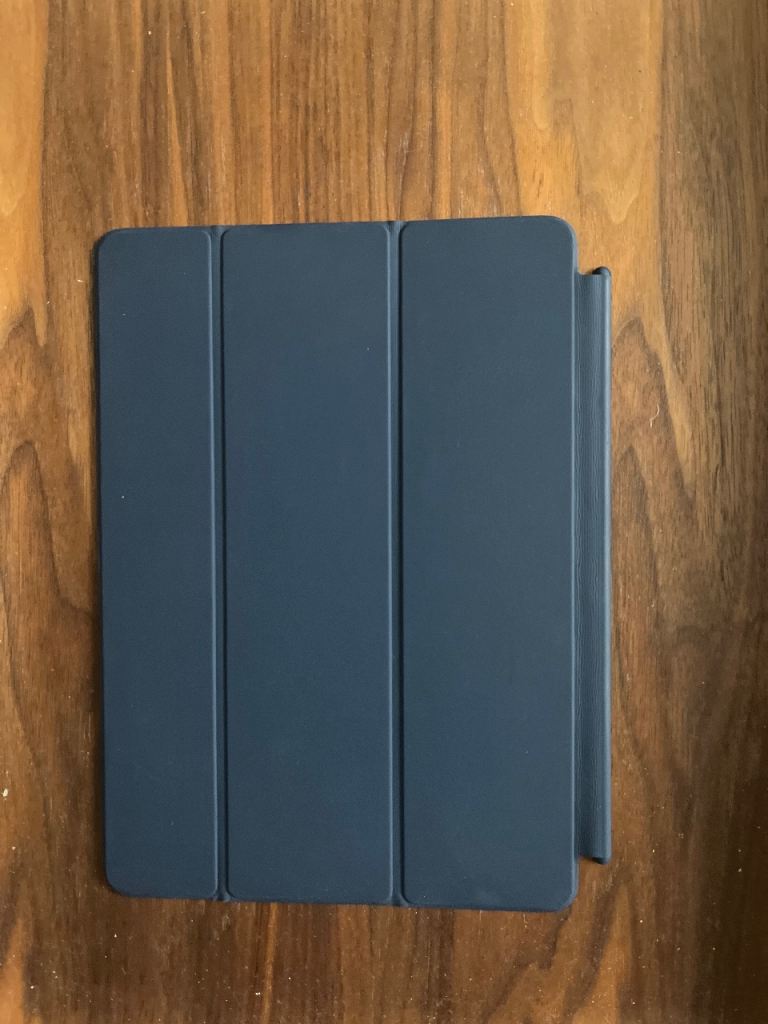 Apple brand IPad 9.7 smart cover