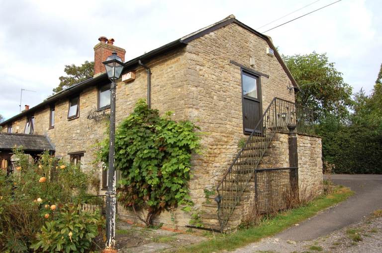 Double Room with En-suite MONDAY TO FRIDAY in Templecombe BA8 0HN - AVAILABLE FROM 6th JULY 2026