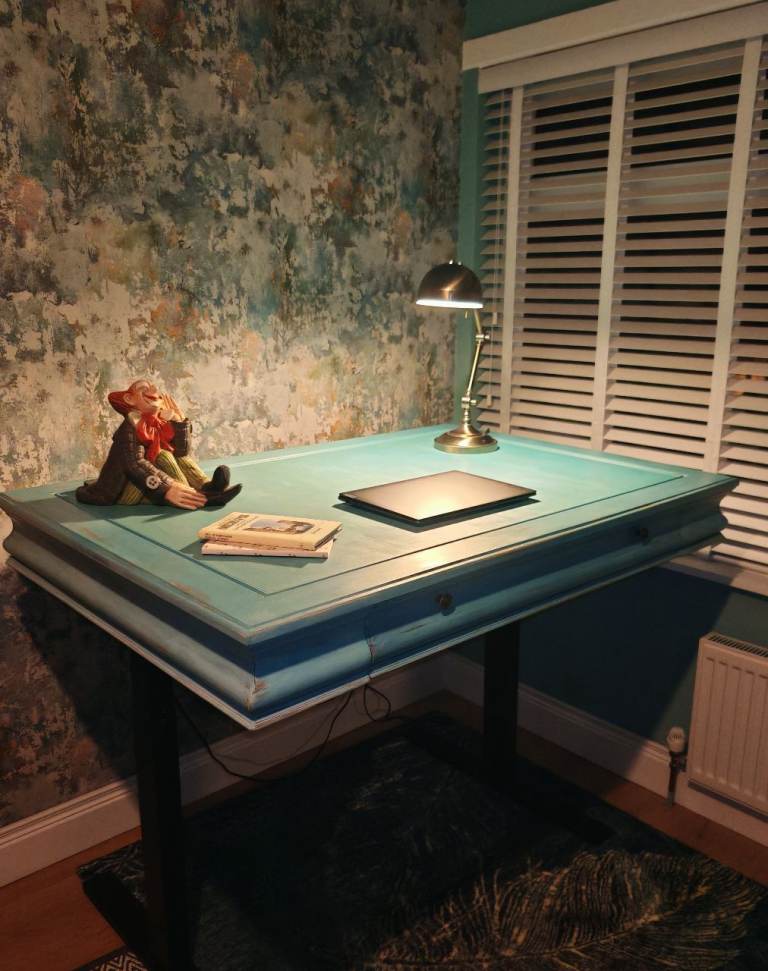 Unique height adjustable standing desk 