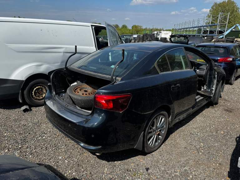 2015 TOYOTA AVENSIS BLUE BREAKING SPARES PARTS