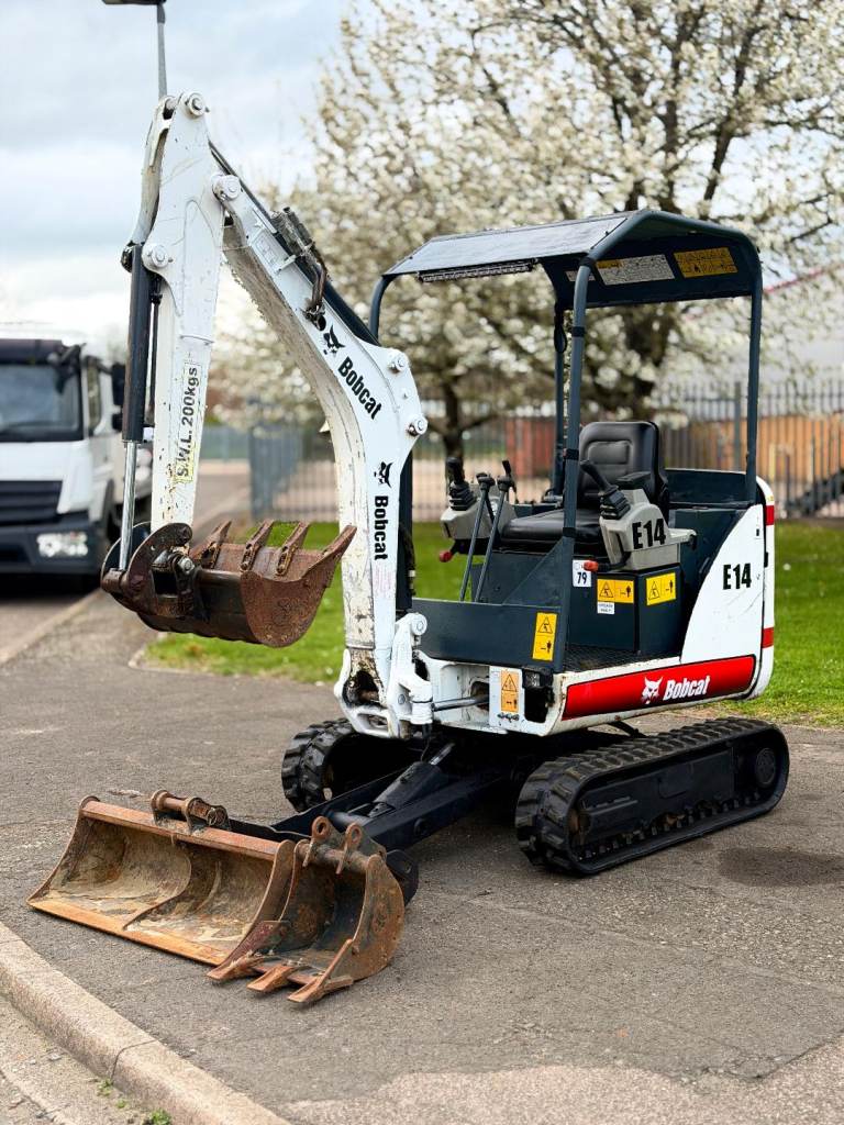 Bobcat E14 Mini Digger 1.4T Expanding tracks and 2 speed