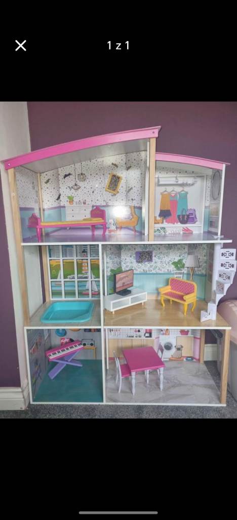 Large doll house 