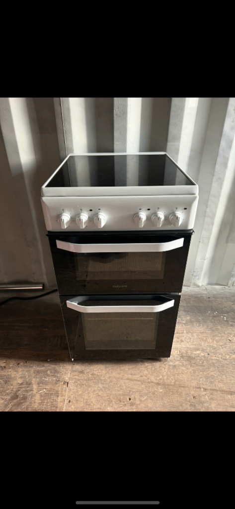 Hotpoint White electric cooker in good condition 