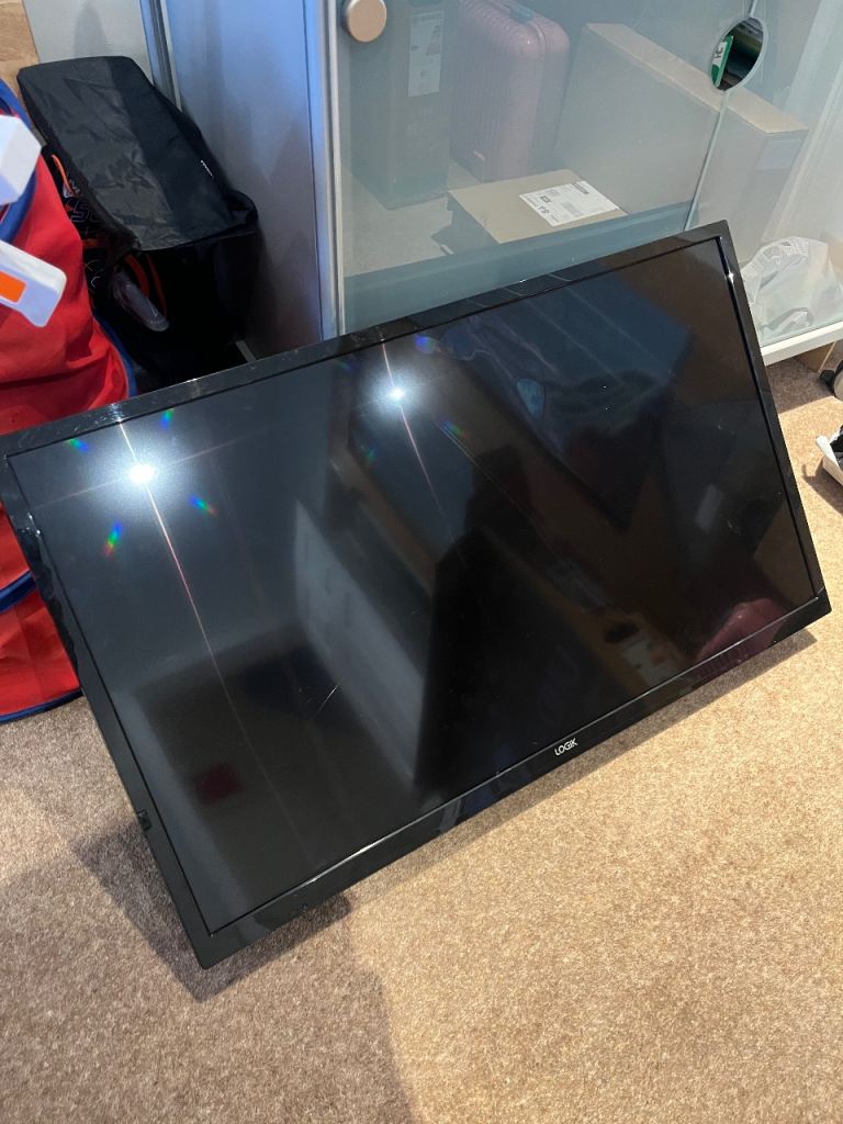FREE TO COLLECT BROKEN Logik 32” TV 