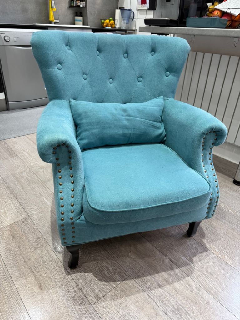 Single armchair Great condition and clean 75cm deep x 60cm width x 85cm height