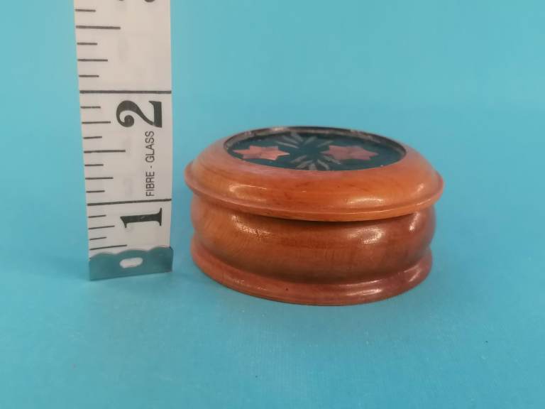 Vintage, Antique Wooden Collectable Pill & Trinket Box with nice Ornament. 