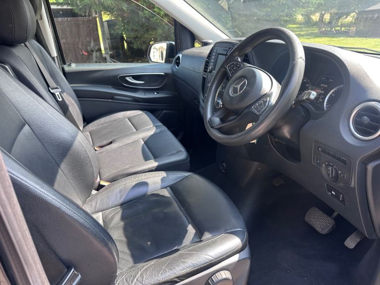 Mercedes Vito 9  seat, automatic, electric sliding door