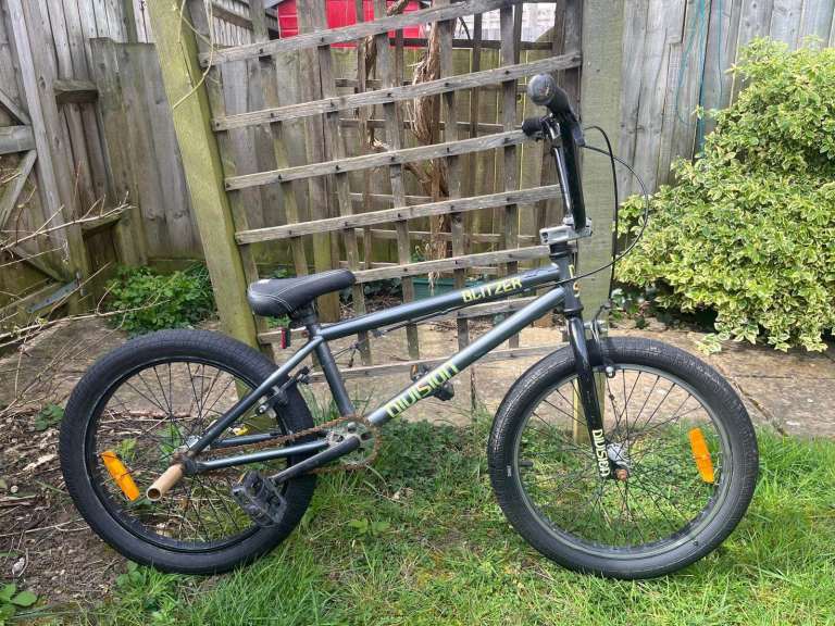 Division Blitzer BMX Bike 20in Grey/Black with Pegs.