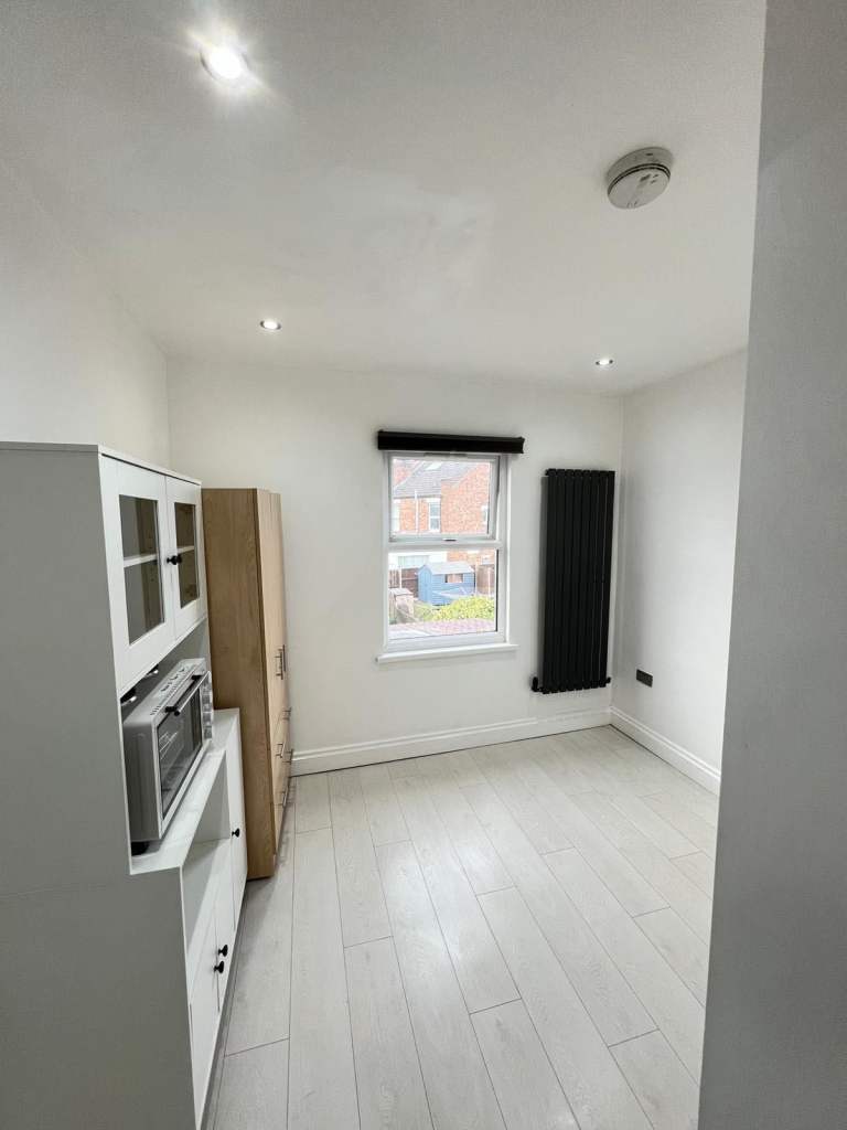 Self Contained Studio-3 CR7