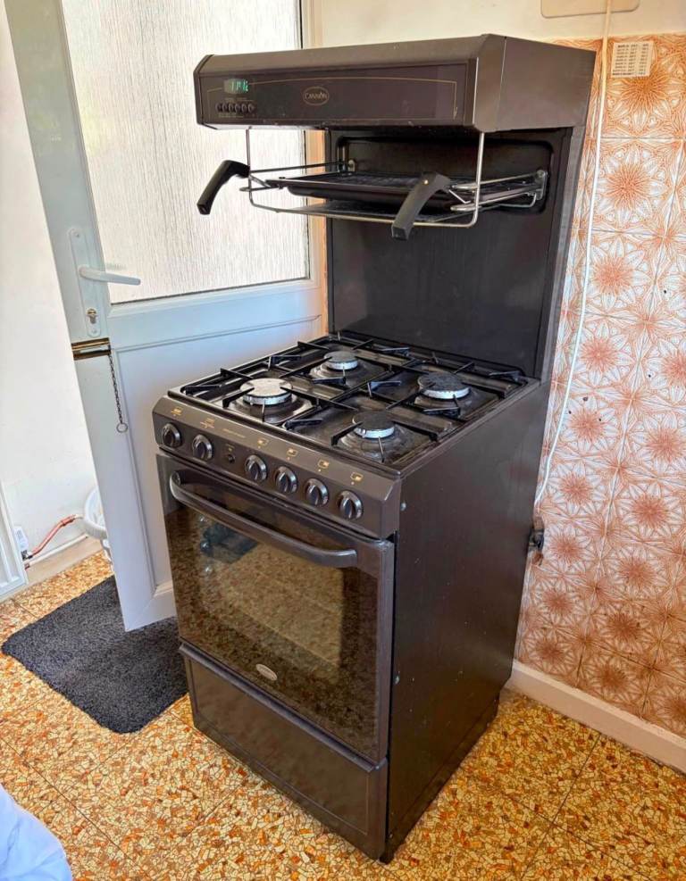 Gas cooker with grill £115