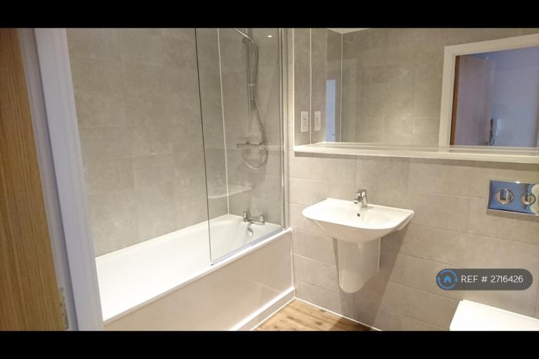 1 bedroom flat in Austen House, Guildford, GU1 (1 bed) (#2716426)