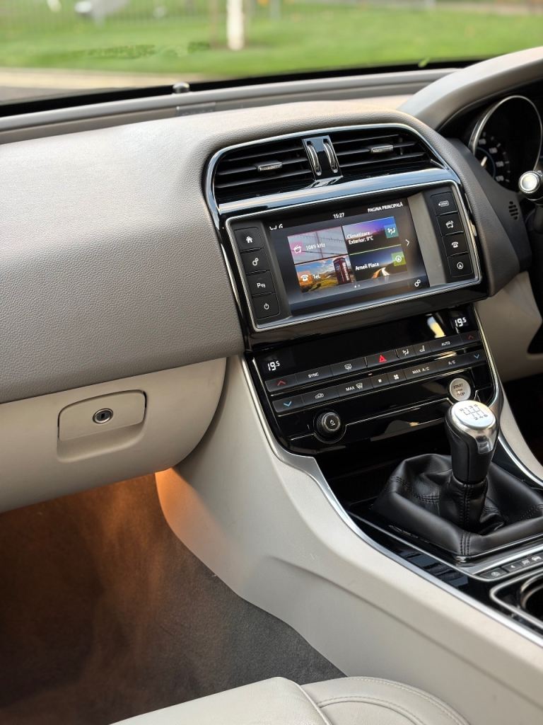 Prestige Edition, Jaguar, XE, Saloon, 2017, Manual, 1999 (cc), 4 doors