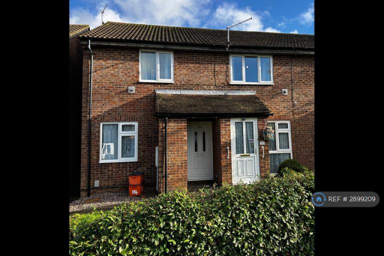 2 bedroom flat in Littlecote Close, Swindon, SN5 (2 bed) (#2899209)