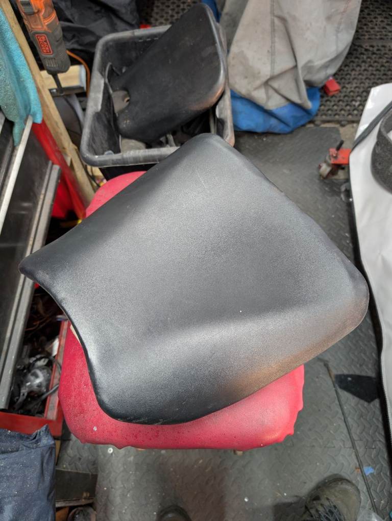 Kawasaki ZX7R Riders seat 