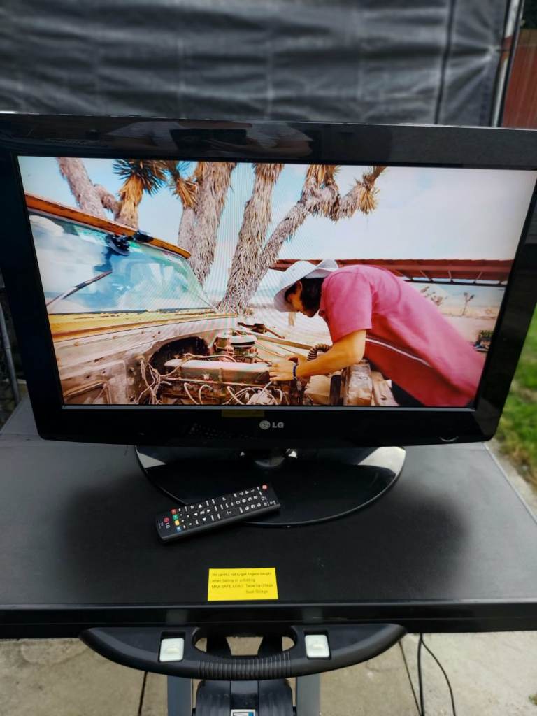 LG 26" TV 📺 + Remote in good working order. Free delivery within Hull 