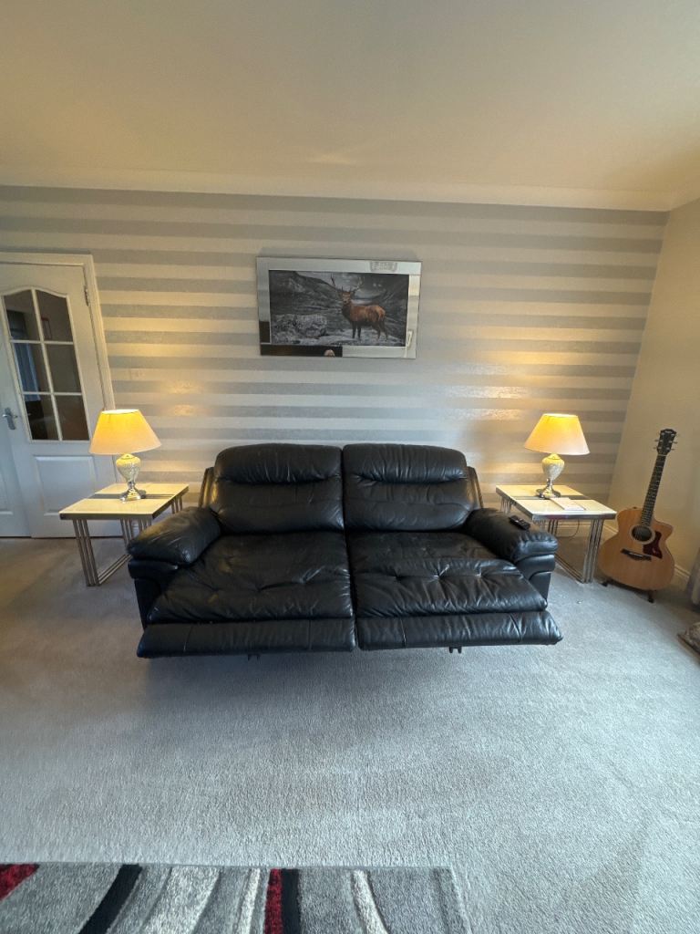 Leather recliner sofas