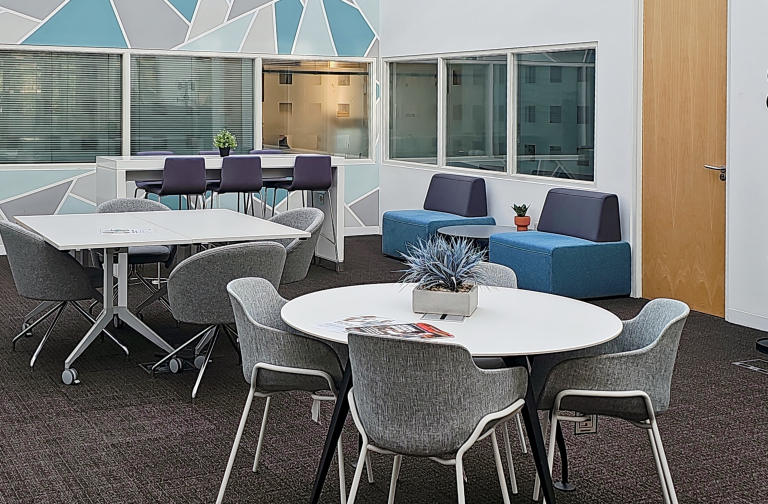 Southampton - SO182RZ \ Office for Rent with Flexible Move-In Options 3 Workstations