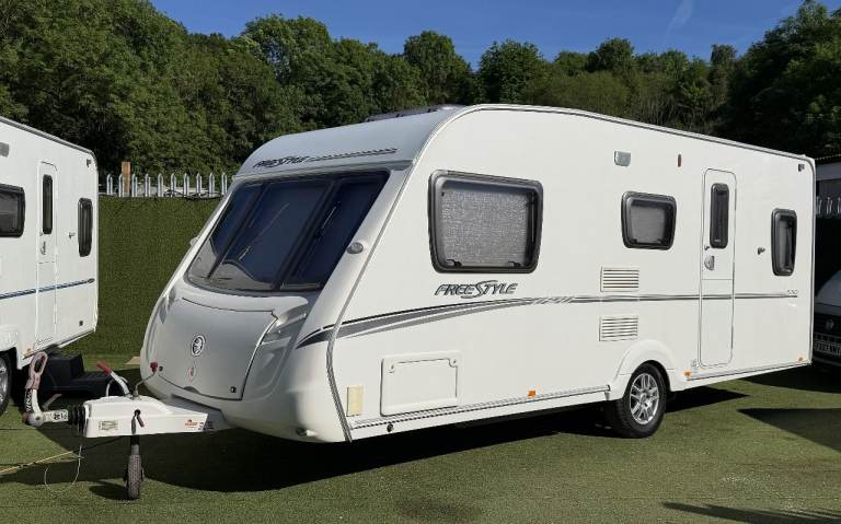 2009/10 SWIFT FREESTYLE 530, 5 BERTH CARAVAN, SEPARATE SHOWER WITH AWNING!