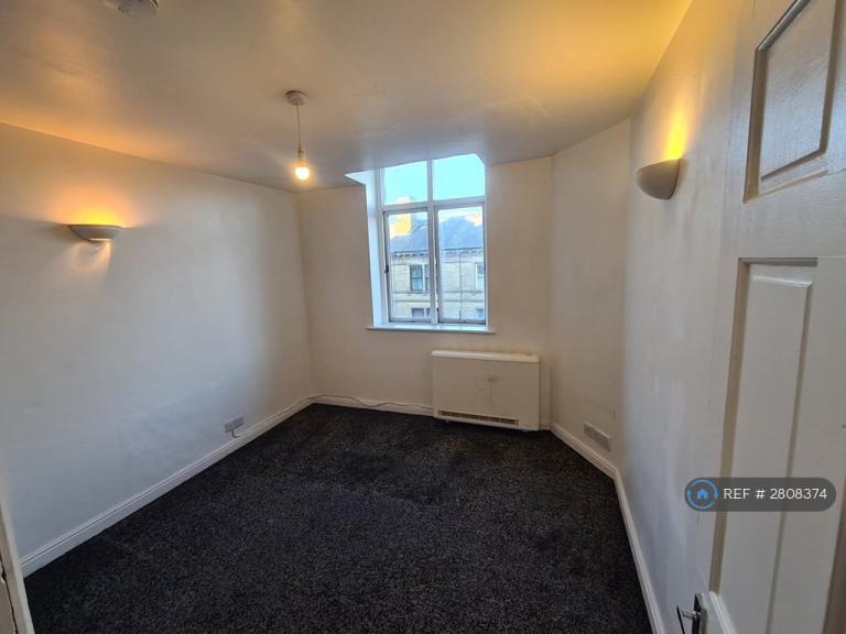 1 bedroom flat in North Street, Keighley, BD21 (1 bed) (#2808374)