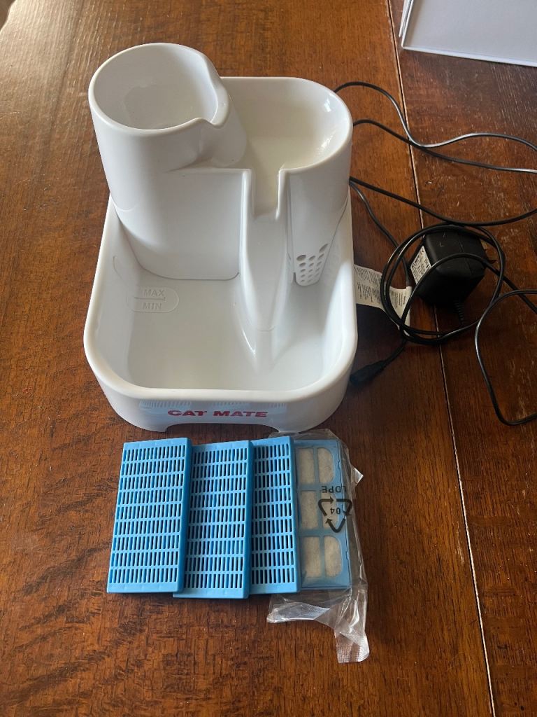 Cat mate water fountain with 4 new filters