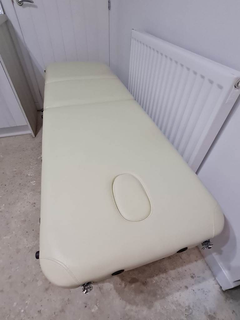 Portable Folding Cream Faux Leather Massage Therapy Bed Couch with accessories 